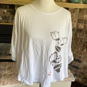 YASUKO Cotton White Floral Women's Top. Asian brush print. Cropped length.